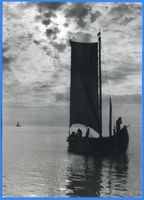 Nidden, Kreis Memel Nidden, Heimkehrender Kurenkahn im Gegenlicht Nidden, Landschaft - Ostsee - Umgebung