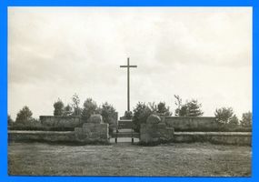 Angerburg Kr. Angerburg, Stadt, Kreis Angerburg Angerburg Kr. Angerburg, Heldenfriedhof, Eingang II Ангербург, уезд Ангербург, кладбище героев, вход, II