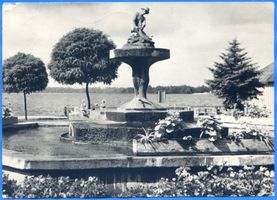 Osterode (Ostpr.), Kreis Osterode Osterode (Ostpr.), Springbrunnen am Drewenzsee I Osterode, Stadtmotive