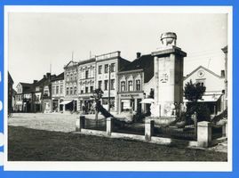 Liebemühl, Kreis Osterode Liebemühl, Marktplatz mit Kriegerdenkmal II 