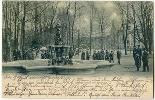 Gumbinnen, Stadt, Kreis Gumbinnen Gumbinnen, Springbrunnen mit Kreishaus Gumbinnen, Springbrunnen