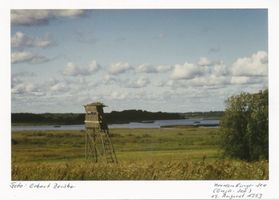  Nordenburger See, Blick auf See und Landschaft mit Hochsitz Masurische Seen