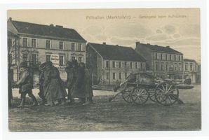 Schloßberg, Kreisstadt, Kreis Schloßberg Pillkallen, Kreisstadt, Marktplatz, Gefangene beim Aufräumen Erster Weltkrieg