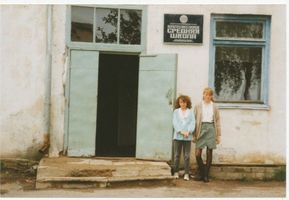 Grünheide Kr. Insterburg, Ort, Kreis Insterburg Grünheide Kr. Insterburg, Schule, zwei russlanddeutsche Mädchen 