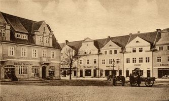 Neidenburg, Stadt, Kreis Neidenburg Großer Markt Neidenburg, Geschäftshäuser am Markt Найденбург, торговые дома на рыночной площади
