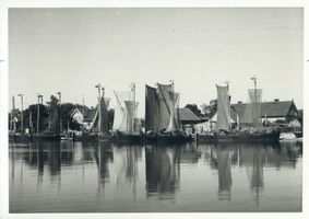 Nidden, Kreis Memel Nidden, Kurenkähne im Hafen XIV Nidden, Kurenkähne im Hafen und am Haffstrand