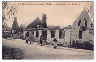 Angerburg Kr. Angerburg, Stadt, Kreis Angerburg Angerburg Kr. Angerburg, Aus den Kämpfen um Angerburg-Buddern, Zerstörungen in der Dorfstraße Ангербург, уезд Ангербург, из боёв за Ангербург-Буддерн, разрушения на Дорфштрассе