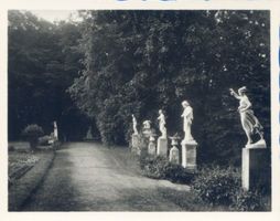 Beinuhnen, Kreis Angerapp Beynuhnen, Schlosspark - Figurengang 