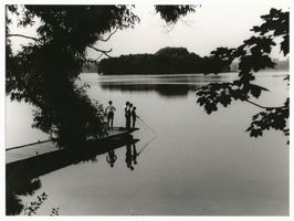  Schoßsee, Angler auf dem Steg Masurische Seen