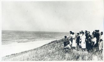 Rossitten Kr. Samland, Kreis Samland Rossitten Kr. Samland, Reisegruppe vom Dampfer  Grenzland  am Haff 