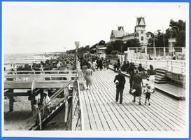 Cranz Kr. Samland, Ort, Kreis Samland Cranz Kr. Samland, Strandpromenade mit dem Hotel Monopol VII Кранц, округ Самбия, приморский променад с отелем «Монополь», VII