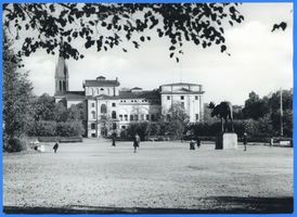 Tilsit, Stadt, Stadtkreis Tilsit Anger Tilsit, Anger (Adolf-Hitler-Platz) mit Grenzlandtheater und Elch XI Tilsit, Theater