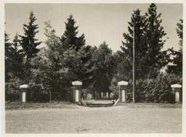 Glaubitten, Kreis Rastenburg Glaubitten, Gutshaus (Eingang zum Grundstück) 