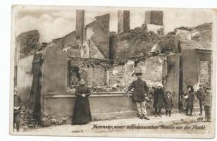  Ostpreußen, Heimkehr einer ostpreußischen Familie von der Flucht 