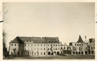 Goldap, Kreis Goldap Markt Goldap, Markt mit Hotel  Ostpreußischer Hof , Zerstörungen Гольдап, рынок с отелем «Остпройссишер Хоф», разрушения