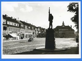 Hohenstein Kr. Osterode, Stadt, Kreis Osterode Hohenstein i. Ostpr., Großer Marktplatz mit Kriegerdenkmal III 