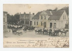 Riesenburg, Kreis Rosenberg Riesenburg, Kürassiere auf dem Marsch vom Exerzierplatz, Gasthaus  Zum Deutschen Kaiser  
