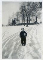 Fichtenhöhe, Kreis Schloßberg Fichtenhöhe, Junge im Schnee 