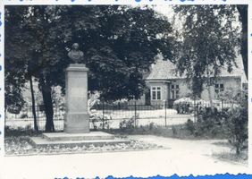 Mohrungen, Stadt, Kreis Mohrungen Mohrungen, Herder Denkmal III Johann Gottfried Herder, Theologe und Philosoph