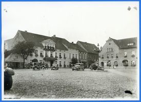 Sensburg, Stadt, Kreis Sensburg Sensburg, Marktplatz mit Hotel Deutsches Haus und Sparkasse 
