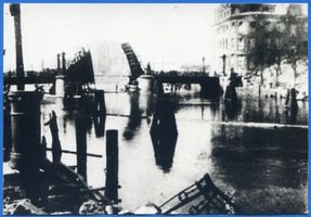 Königsberg (Pr.), Stadtkreis Königsberg Königsberg, Blick von der Köttelbrücke in Richtung Grüne Brücke - Zerstörungen Königsberg, Zweiter Weltkrieg und das Ende