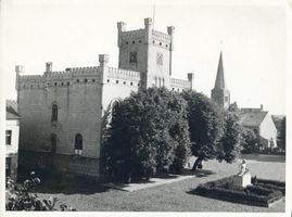 Passenheim, Stadt, Kreis Ortelsburg Passenheim, Marktplatz mit Rathaus und Kriegerdenkmal IV Пассенхайм, рыночная площадь с ратушей и памятником воинам, IV