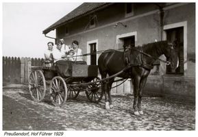 Pruszischken, Kreis Memel Prusischken, Kutschwagen auf Hof Führer 