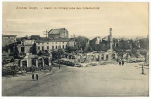 Soldau, Kreis Neidenburg Soldau, Marktplatz mt dem zerstörten Ordensschloß im Hintergrund Erster Weltkrieg
