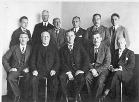 Braunsberg Kr. Braunsberg, Kreis Braunsberg Schlossstraße 1 Braunsberg, Schloßschule, Lehrerkollegium Браунсберг, Замковая школа, педагогический коллектив