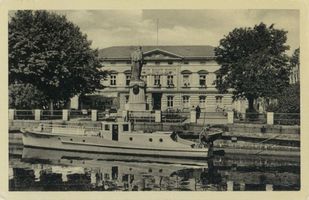 Memel, Stadt, Stadtkreis Memel Memel, Borussia-Nationaldenkmal mit Rathaus II 