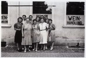 Tilsit, Stadt, Stadtkreis Tilsit Deutsche Straße 6 Tilsit, Belegschaft der Weinhandlung Sommer (??) 