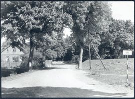 Lahna, Kreis Neidenburg Lahna, Dorfeingang 
