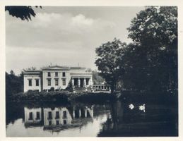 Beinuhnen, Kreis Angerapp Beynuhnen, Blick vom Dianateich auf Schloss und Säulenhalle Kleinbeinuhnen, Schloß