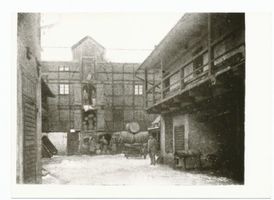 Tilsit, Stadt, Stadtkreis Tilsit Hohe Straße 92 Tilsit, Hohe Str. 92, Firma R. E. Boschell, Kolonialwaren und Gross-Destillation (Hofseite) II Тильзит, Хоэштрассе 92, фирма Р. Э. Бошелль, колониальные товары и крупная винокурня (со стороны двора), II