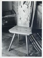 Labiau, Kreis Labiau Labiau, Heimatmuseum, blauer Stuhl mit bunter Malerei Лабиау, краеведческий музей, синий стул с разноцветной росписью