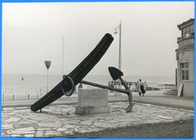 Cranz Kr. Samland, Ort, Kreis Samland Cranz Kr. Samland, Schwedenanker 300jährig - bei Cranz gefunden III Cranz, Strandpromenade