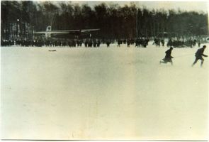 Palmnicken, Kreis Samland Palmnicken, Das Segelflugzeug mit Ferdinand Schulz wird angeschleppt 