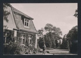 Popehnen, Kreis Wehlau Popehnen, Östlicher Teil des Gutshauses, Blick in den Garten 