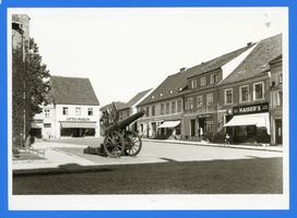 Mohrungen, Stadt, Kreis Mohrungen Mohrungen, Markt, Kanone vor dem Rathaus II 