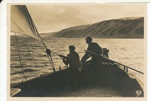  Kurische Nehrung, Fischer im Boot vor der Wanderdüne Kurische Nehrung, Fischerei