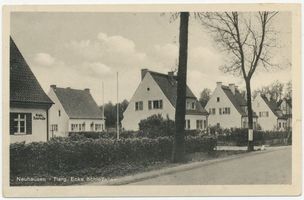 Neuhausen-Tiergarten, Kreis Samland Schloßallee Neuhausen-Tiergarten, Ecke Schloßallee, links die Kreissparkasse 
