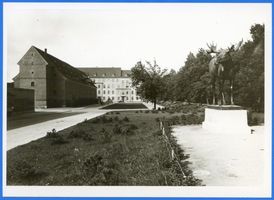 Gumbinnen, Stadt, Kreis Gumbinnen Magazinplatz Gumbinnen, Magazinplatz mit Elch V Gumbinnen, Elchdenkmal