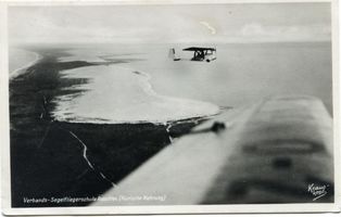 Rossitten Kr. Samland, Kreis Samland Rossitten Kr. Samland, Segelflugzeug über der Kurischen Nehrung IV 