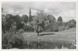 Haselberg (Ostpr.), Kreis Schloßberg Haselberg (Ostpr.), Durchblick zur Kirche 