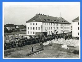 Bartenstein, Kreis Bartenstein Bartenstein, Ostpr., Kaserne mit Soldaten III (Veranstaltung) 
