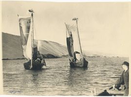  Kurische Nehrung, Pillkopper Kurenkähne auf dem Haff vor den Wanderdünen Kurische Nehrung, Fischerei
