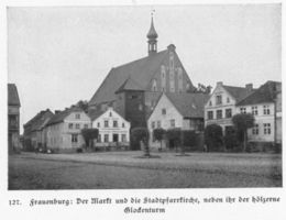 Frauenburg, Kreis Braunsberg Frauenburg, Markt und Stadtpfarrkirche davor der hölzerne Glockenturm 