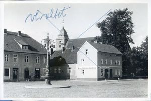 Hohenstein Kr. Osterode, Stadt, Kreis Osterode Hohenstein i. Ostpr., Marktplatz mit evang. Kirche III Хоэнштайн в Восточной Пруссии, рыночная площадь с евангелической церковью, III