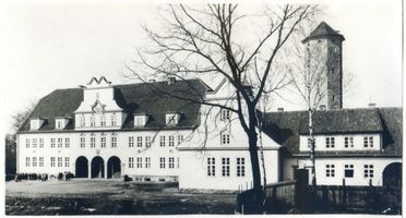 Gerdauen, Stadt und Bahnstation, Kreis Gerdauen Gerdauen, Stadtschule und Wasserturm 