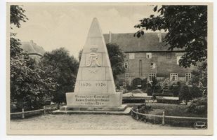 Rastenburg, Stadt, Kreis Rastenburg Rastenburg, Schloß mit Denkmal des Grenadier-Regiments II Rastenburg, Schloß (Ordensburg)